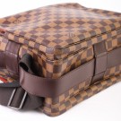 LOUIS VUITTON NAVIGLIO (2004) – PRAKTISK OG MODERNE CROSSBODY thumbnail