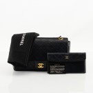 Chanel Classic Flap (1991) – ikonisk veske i sort lammeskinn thumbnail
