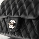 Chanel Mini (2020) – ikonisk veske i sort lammeskinn thumbnail