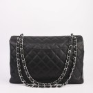 CHANEL MAXI FLAP (2009) – ELEGANT OG ROMSLIG KLASSIKER thumbnail