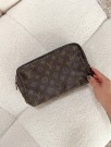 Louis Vuitton Trousse Str 23 thumbnail