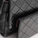 Chanel Classic Flap (1991) – ikonisk veske i sort lammeskinn thumbnail