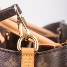 Louis Vuitton Montaigne (2010) – elegant veske i Monogram thumbnail