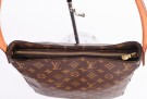 LOUIS VUITTON LOOPING GM (2000) – MODERNE OG STRUKTURERT SKULDERVESKE thumbnail