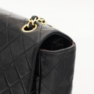 Chanel Classic Flap (1991) – ikonisk veske i sort lammeskinn thumbnail