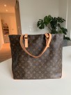 Louis Vuitton Cabas Mezzo thumbnail