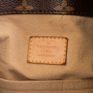 Louis Vuitton Artsy (2011) – ikonisk hobo i Monogram canvas thumbnail