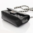 Chanel Mini (2020) – ikonisk veske i sort lammeskinn thumbnail