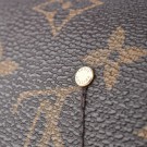 LOUIS VUITTON FAVOURITE (2013) – FEMININ OG ALLSIDIG SKULDERVESKE thumbnail