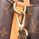 Louis Vuitton Montaigne (2010) – elegant veske i Monogram thumbnail