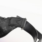 Louis Vuitton Discovery Bumbag (2019) – ikonisk belteveske i sort Monogram thumbnail