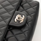 Chanel Mini (2020) – ikonisk veske i sort lammeskinn thumbnail