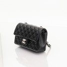 Chanel Mini (2020) – ikonisk veske i sort lammeskinn thumbnail