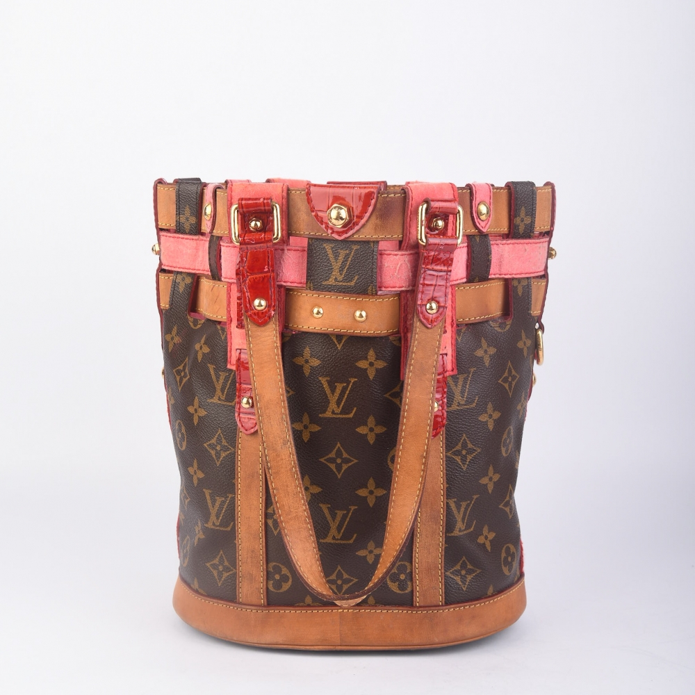 monogram canvass