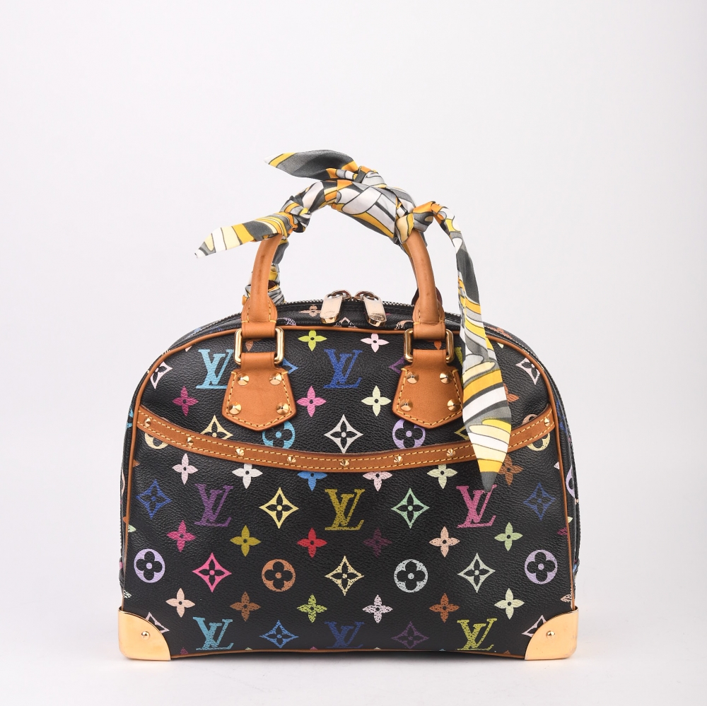 Elegant Louis Vuitton Trouville (2008) i sort Multicolor canvas med gulltonet hardware. Produsert i Frankrike – en ikonisk og strukturert modell fra Murakami-kolleksjonen med tidløs appell og samlerverdi.
