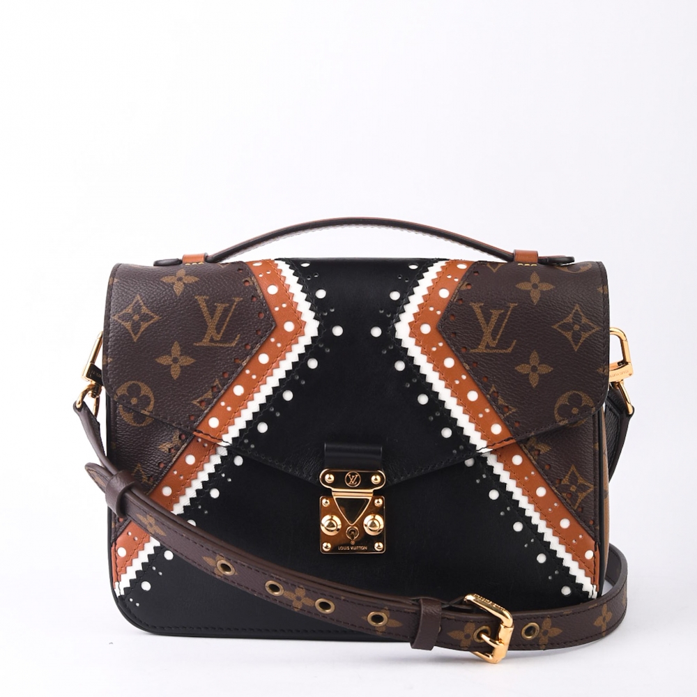 Perfekt til hverdagsbruk med justerbar stropp og lett, men solid konstruksjon. Nøytrale fargetoner og vakre gulldetaljer gir et sofistikert uttrykk.
